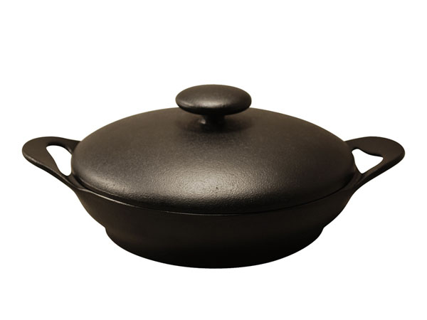 楽天市場】【送料無料】 南部鉄器鉄鍋 『平型万能鍋（小）』 岩鋳 日本