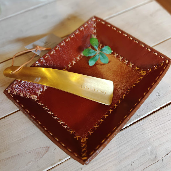 美品 ジョンロブ John Lobb ゴールド シューホーン 靴べら ジョンロブ【Parisロゴ時代のトラベルシューホーン/真鍮】- 高級