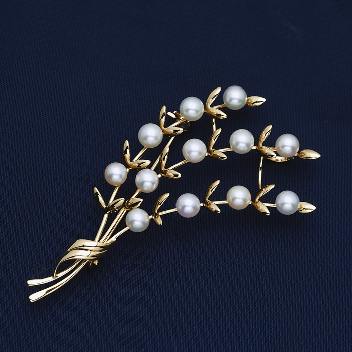 今年人気のブランド品や K18 アコヤ本真珠ベビーパール 枝花 ブローチ