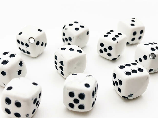 キューブ ビーズ80個 楽天市場】アクリルビーズ サイコロ キューブ型 通し穴あり 8×8mm（20