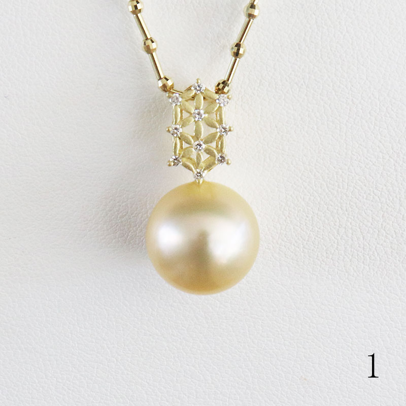 ☆K18YGカラミアン産白蝶真珠ナチュラルゴールドダイヤペンダント