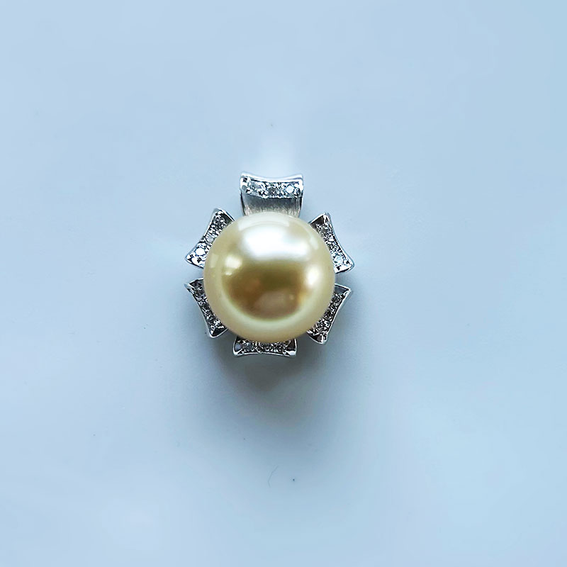 白蝶真珠 ダイヤ ペンダントトップ ゴールド 14mm　ラウンド K14WG パールペンダント