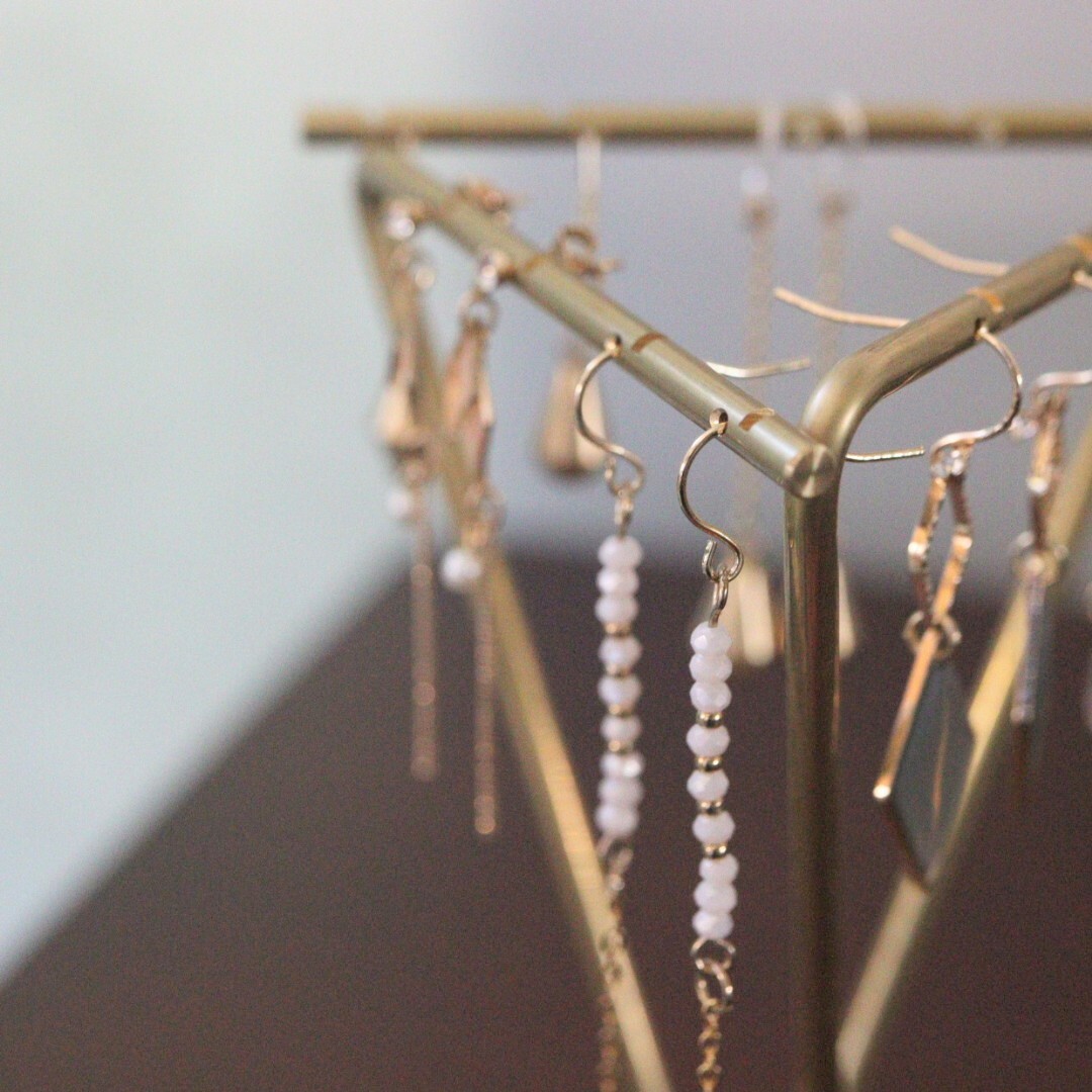 抗菌 ピアス ゴールド プレゼント おしゃれ 真鍮 ボックス アクセサリー スタンド かわいい トレイ ディスプレイ 少量 ケース 収納