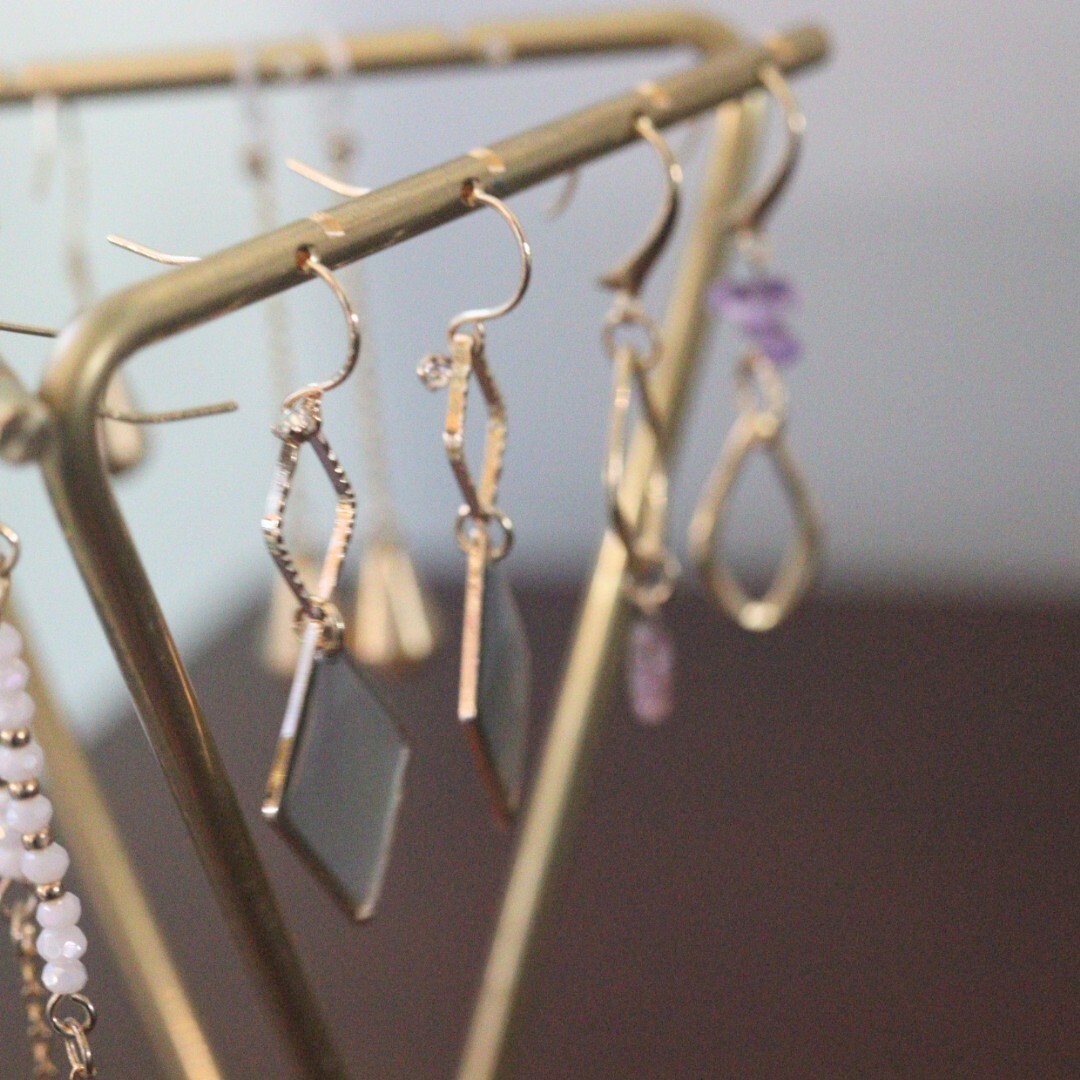 抗菌 ピアス ゴールド プレゼント おしゃれ 真鍮 ボックス アクセサリー スタンド かわいい トレイ ディスプレイ 少量 ケース 収納