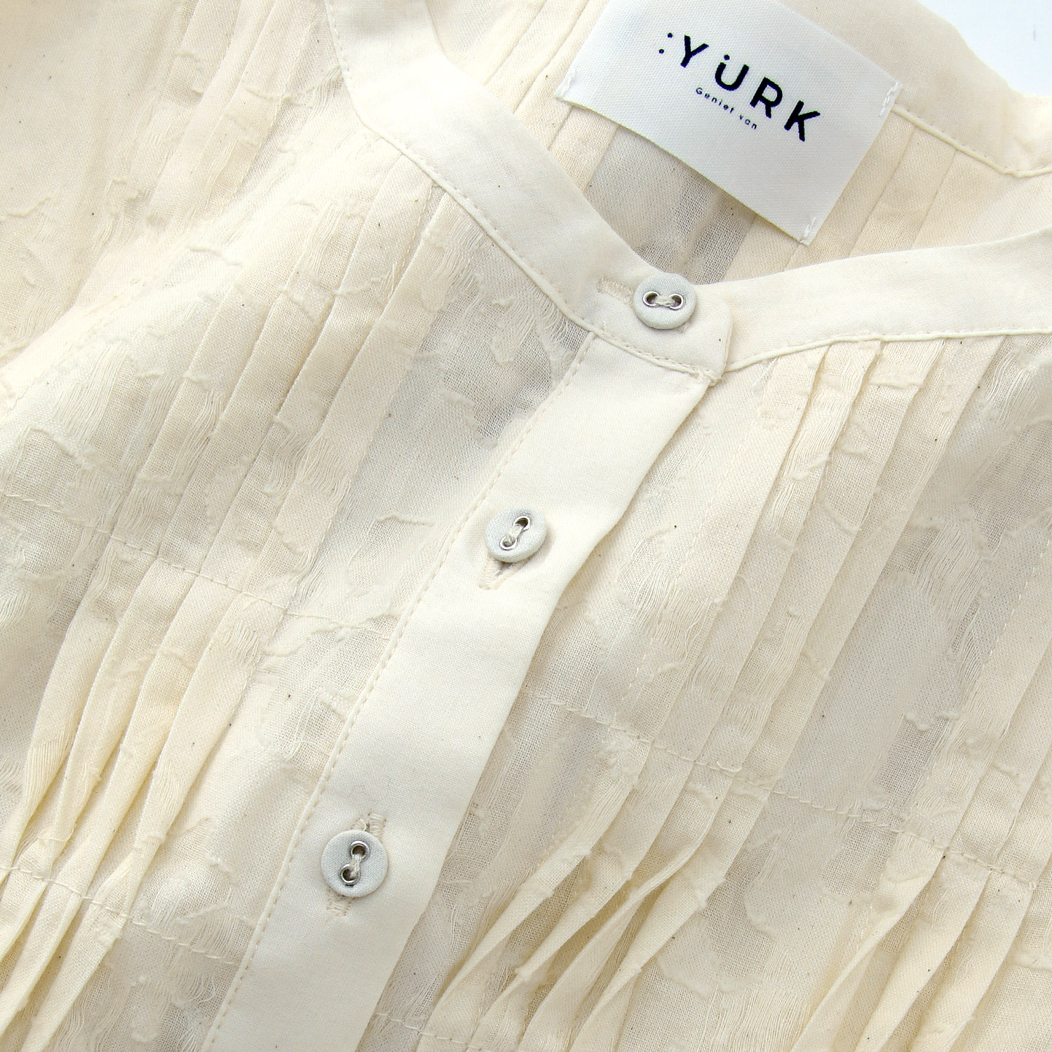 YURK geniet van フラワージャガードピンタックシャツ