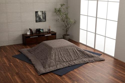 イケヒコ こたつ布団 正方形 ラウル ベージュ 約205&times;205cm チェック #5895309｜アニメ雑貨アン＆山梨のフルーツ