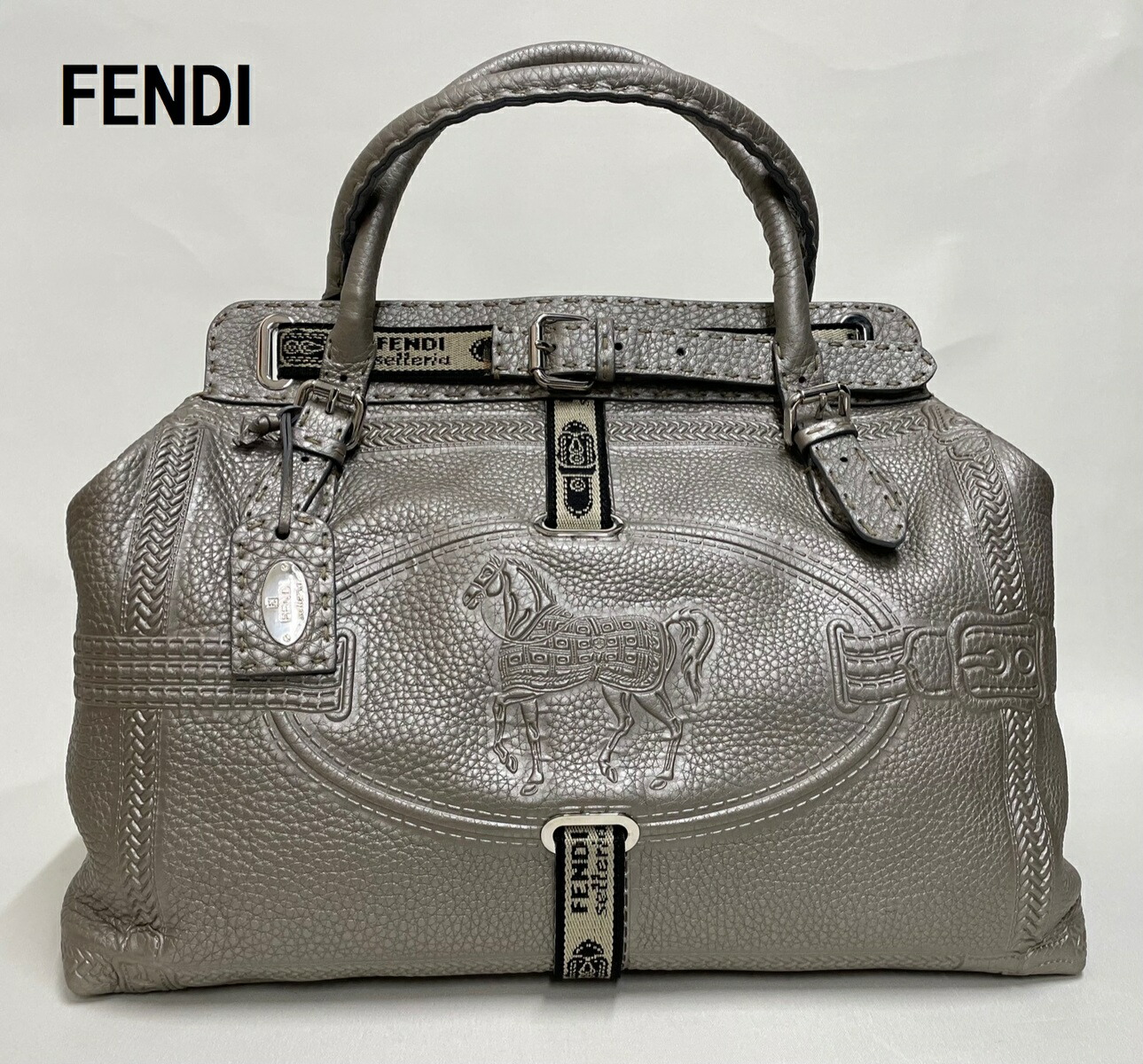 Fendi フェンディ トートバッグ ヴィラボルゲーゼ セレリア 馬車ロゴA4可 Fendi フェンディ トートバッグ ヴィラボルゲーゼ セレリア 馬車