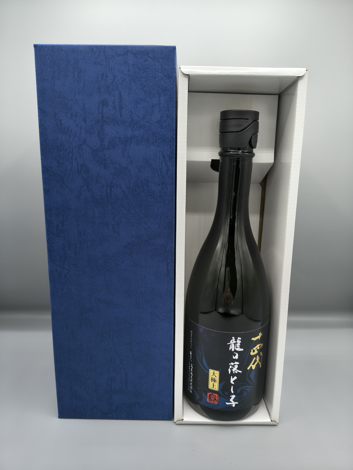 ギフト箱入り！ 十四代 大極上諸白 純米大吟醸 龍の落とし子 720ml 日本酒 2026年詰 御中元 お中元｜ケーオーリカーズ