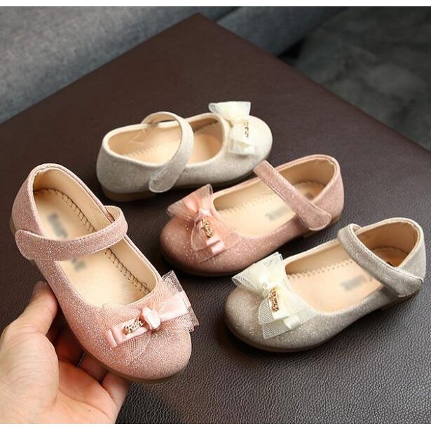 キッズフォーマルシューズ 子供ドレスシューズ 人気商品は リボンパンプス 女の子 靴 キラキラ スパンコール 子ども パンプス 可愛いパンプス プリンセス風 ローカット 入学式 最大68％オフ！ 結婚式 演奏会 13.5cm-18.2cm 蝶結び 履きやすい 発表会 幼児シューズ ドレスコーディネート 2色 卒園式