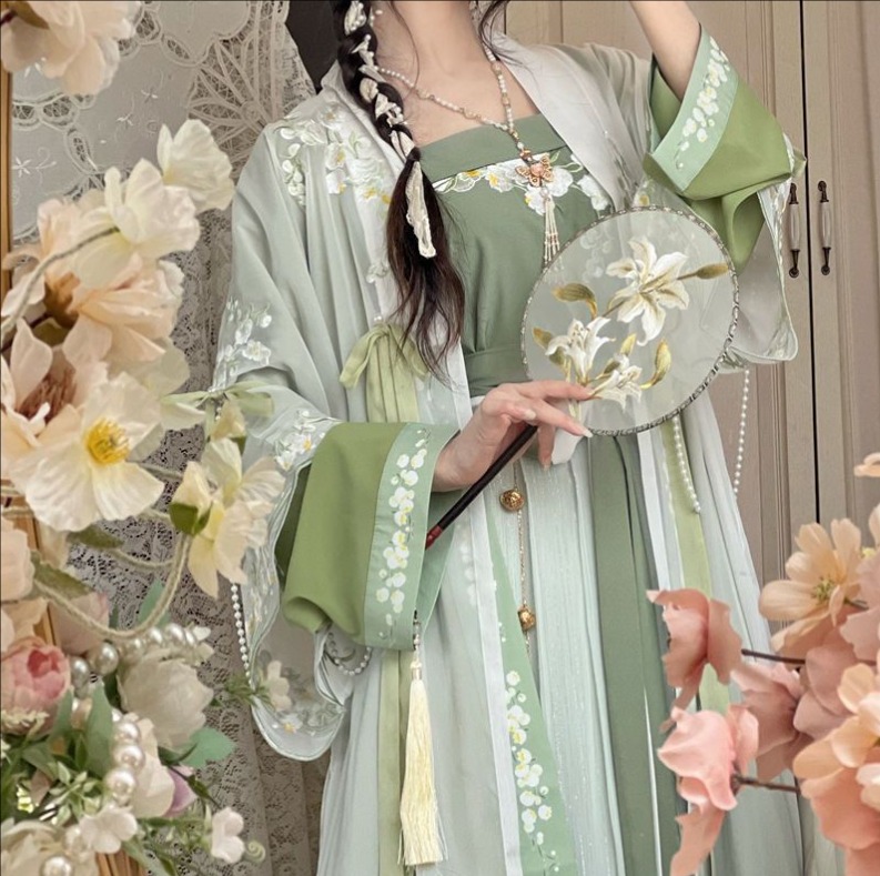 中華服 漢服 華流衣装 中華古代服 チャイナ服 中華風 チャイナ風 花柄刺繍柄 唐装 古典美人服 舞台衣装 ステージ衣装  チャイナドレス イベント 音楽会 仮装 コスチューム 写真撮影 華やか 裾幅大きい 振袖 グリーン