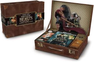 【中古】(非常に良い)【1,000セット限定】ファンタスティック・ビースト 3-Film コレクション ニュートのスーツケースBOX 4K ULTRA HD&ブルーレイセット [HD DVD] エ