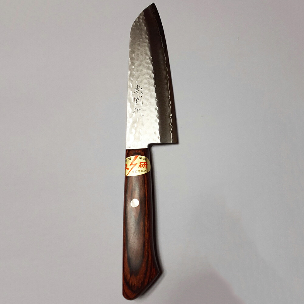 【メーカー直送品(代引き不可)・送料無料】仁村金物店　手打高級品　槌目　三徳包丁（ステンレスに割込鋼（ハガネ）付き）万能に使えます［両刃165mm］1本【箱付】＜手作り＞【贈答品に人気の商品】【名入れ無料サービス対象商品(要4-5日)】｜美と健康・くすり 神戸免疫研究所