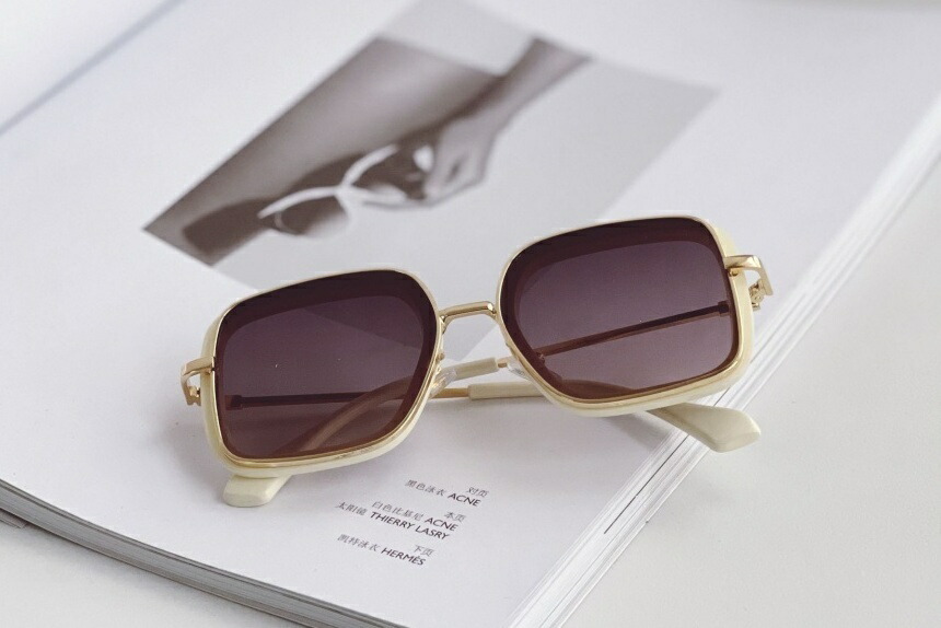 87 Off 送料無料 サングラス キッズ ベビー 子供用 男の子 女の子 色付きメガネ カラーレンズ スクエア型 紫外線対策 おしゃれ 可愛い お出かけ お散歩 ファッション小物 Www Basexpert Com Br