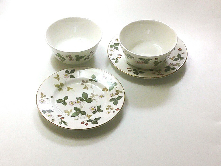 【正規品2枚】  ワイルドストロベリーアーカイブ 27cm 楽天市場】ウエッジウッドWEDGWOOD ワイルドストロベリー アーカイブ