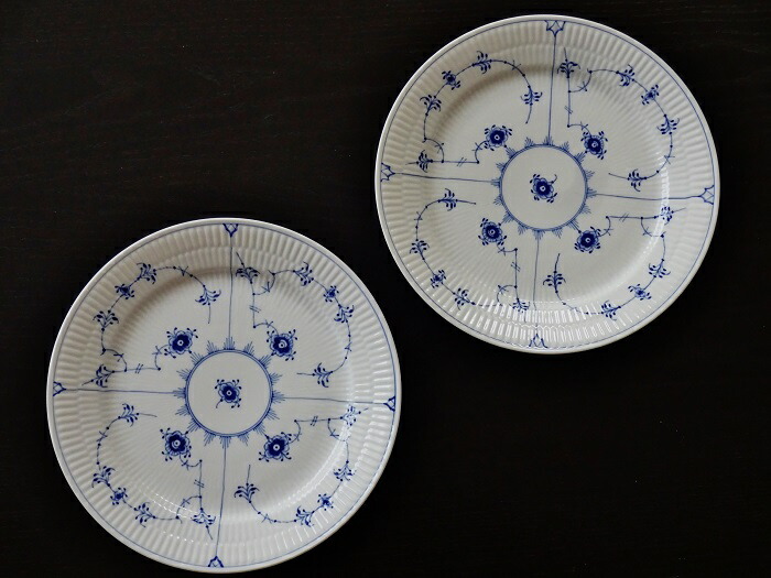 ロイヤルコペンハーゲンROYAL COPENHAGEN ブルーフルーテッド 飾り気の無い 一皿２５ｃｍ ありの実仕掛ける【御一緒になる御祝・内祝・造営御祝・還暦御祝・畏まり・寿・差し上げ物荷作り能力のある】 キッチン用品・食器・調理器具-皿・プレート-食器