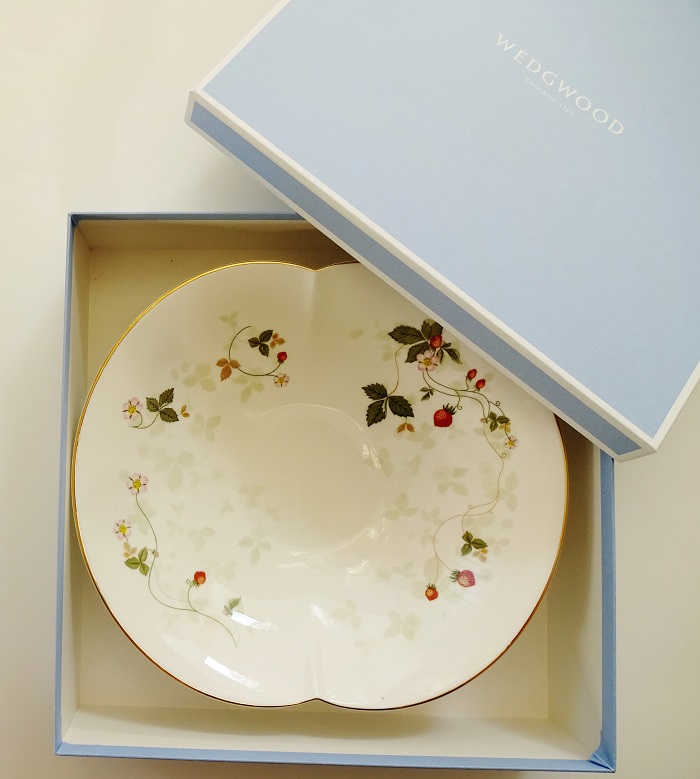 楽天市場 ウエッジウッドwedgwood ワイルドストロベリー マリアージュボール L 御結婚御祝 内祝 新築御祝 還暦御祝 御礼 寿 ギフト包装可能 輸入洋食器 雑貨の神戸セレクト