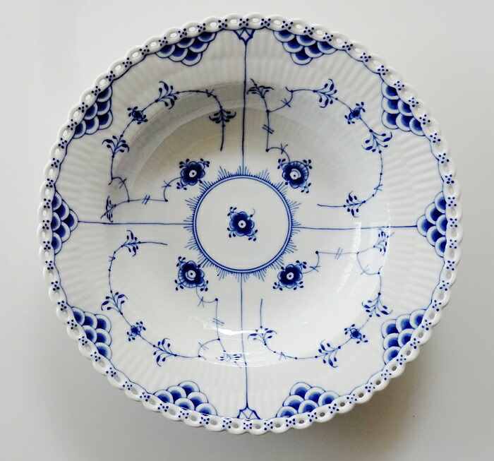 ロイヤルコペンハーゲンROYAL COPENHAGEN 103605ブルーフルーテッド フルレース23センチスーププレート【御結婚御祝・内祝・新築御祝・還暦御祝・御礼・寿・ギフト包装可能】