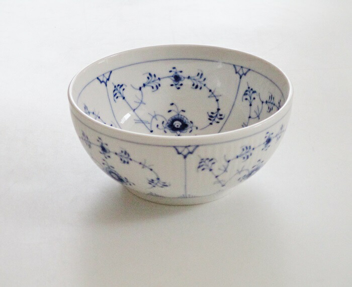 ロイヤルコペンハーゲンROYAL COPENHAGEN ブルーフルーテッド プレイン ボウル１３センチ101454【御結婚御祝・内祝・新築御祝・還暦御祝・御礼・寿・ギフト包装可能】｜輸入洋食器・雑貨の神戸セレクト