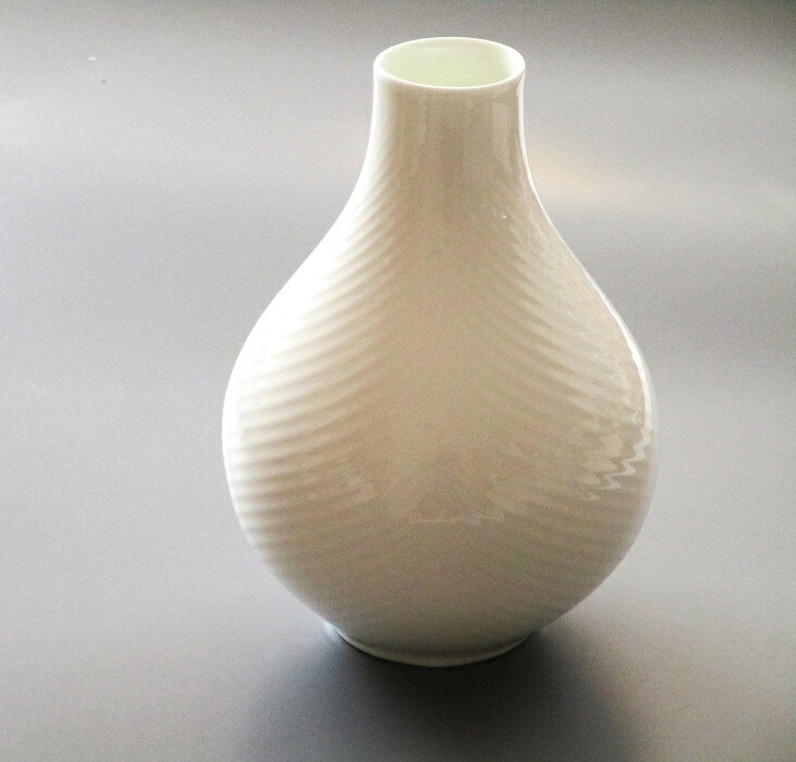 ウエッジウッド　フラワーベース　花瓶　ジャスパーフォリア　13cm ジャスパーフォリア ベース 13cm ワームホワイト|WEDGWOOD公式