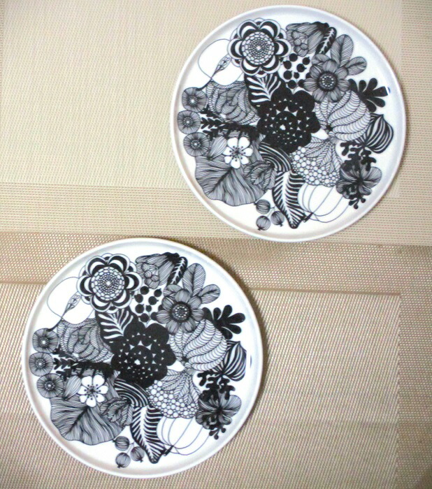 マリメッコmarimekko シイルトラプータルハSIIRTOLAPUUTARHA　２０センチプレート　ペア　68422-190【御結婚御祝・内祝・新築御祝・還暦御祝・御礼・寿・ギフト包装可能】