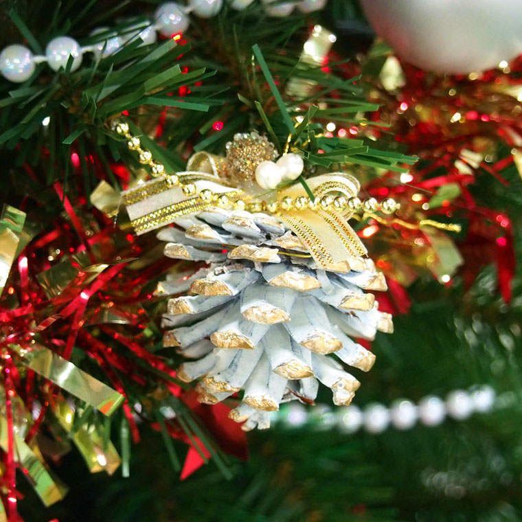 LEDライト付きクリスマスツリーセット180cm 豪華 ギフト 光る おしゃれ リボン ナチュラル 北欧 オーナメント キラキラ 飾り 装飾 高級