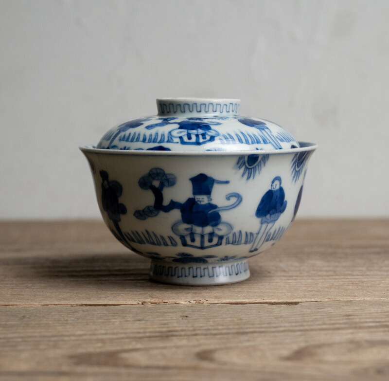 骨董○古伊万里染付人物文蓋付碗○写真と同手品、同程度品 | 龍文 / 櫛高台 | 江戸後期-19世紀頃 | 磁器 | 食器【古美術】【骨董】【中古】【3,980円以上で送料無料】【三浦古美術WEB】2412