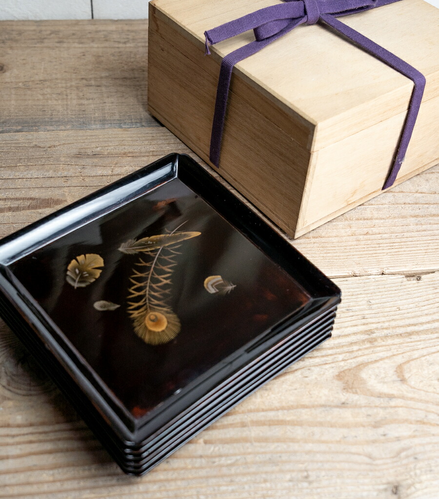 時代物 鎌倉彫香合 楽天市場】骨董○鎌倉彫唐獅子牡丹文香合○ | 江戸時代 | 下部に一ヶ所