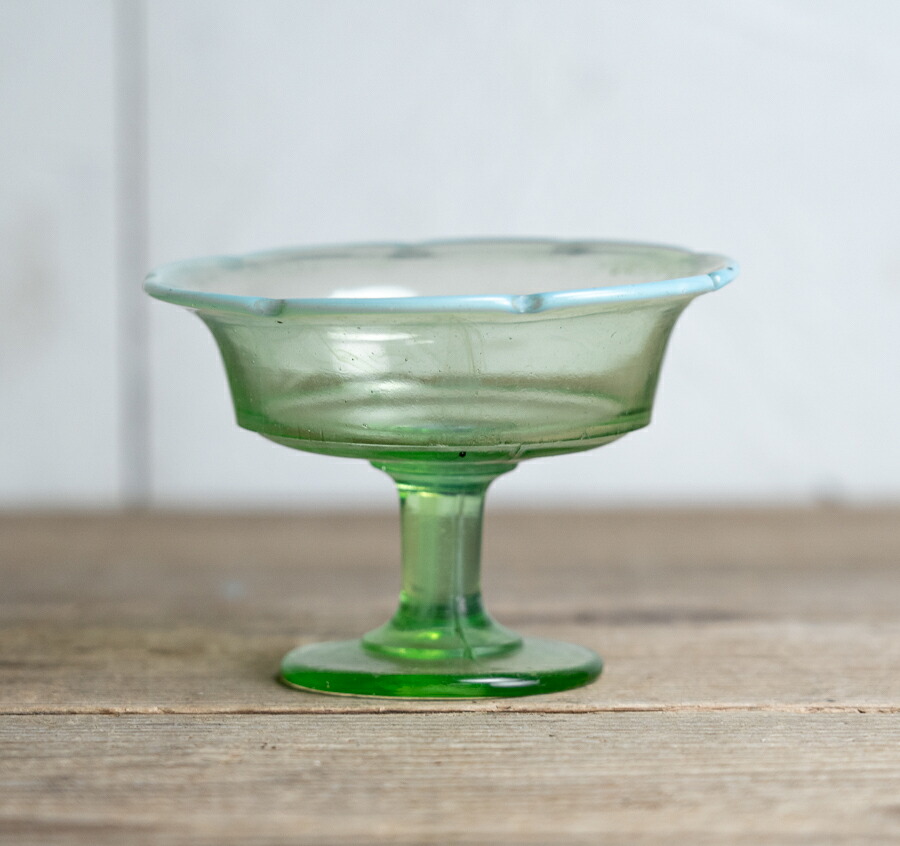 骨董○和ガラス緑色氷コップ○輪花型 足付き / 昭和 / 極小のソゲ有 / レトロ【古美術】【骨董】【中古】【3,980円以上で送料無料】【三浦古美術WEB】2509｜三浦古美術ＷＥＢ