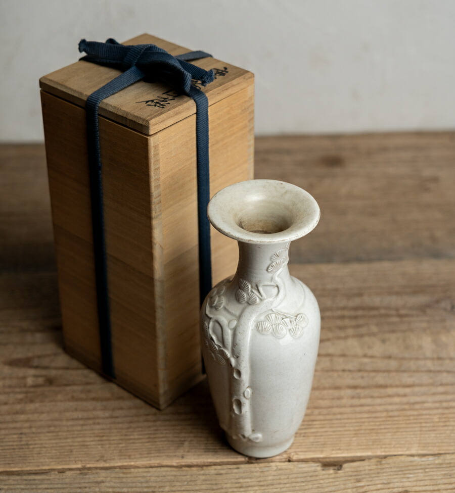 楽天市場】骨董○伊万里染付花蝶文花瓶○ | 明治時代-19世紀頃 | 肥前