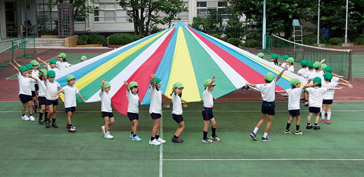 保育所 幼稚園 ねらい パラバルーン 運動会 保育園 Cd付き イベント 演目 プレイパラシュート Cd付き ダンス 集団演技 大技 収納バッグ付き プレイバルーン5色7m 表現方法 導入 ねらい 幼児 園児 楽しい 大人 演目 お遊戯会 曲 運動用品 華 リトミック 6歳までの寝具図鑑