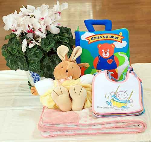 布ピクチュアブックdress up bear 着飾るベア\u0026サクラ色のハート型柄毛布\u0026ミュージカル・プルリングトイ\"イエローラビット\""\u0026おまけ付き添い人ウィークリビブセットスィートベビーギフトセット生み出すこと祝選んで!!無料ギフトラッピング"