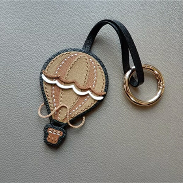 熱気球モチーフキーホルダー 本革 ハンドメイド バッグチャーム ストラップ手作り ナチュラル レザー ギフト プレゼント 誕生日 おしゃれ かわいい レディース メンズ