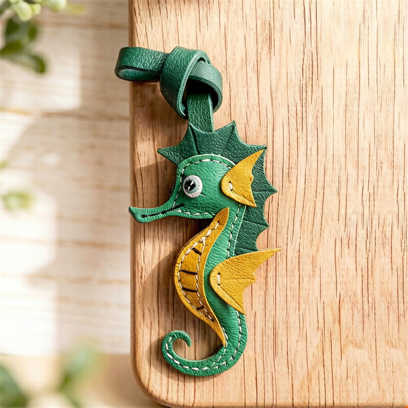 本革 タツノオトシゴ バッグチャーム キーホルダー ストラップ かわいい アニマル レザー ハンドメイド 手作り ナチュラル レディース ギフト 海モチーフ 癒し 雑貨