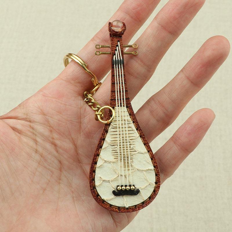 ハンドメイド本革ミニチュア楽器 ビワ 琵琶 バッグチャームキーホルダーストラップ可愛い手作り天然牛革レトロ風アクセサリーギフト 8,567円