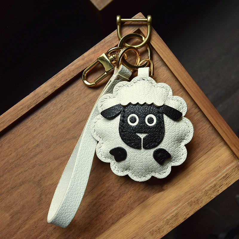 【ハンドメイド】羊モチーフ 本革キーケース／キーホルダー 天然レザー 手作り 温もりある質感｜ユニークデザイン｜ギフト プレゼント 記念日 ストラップ チャームお祝い プチギフト 男女兼用
