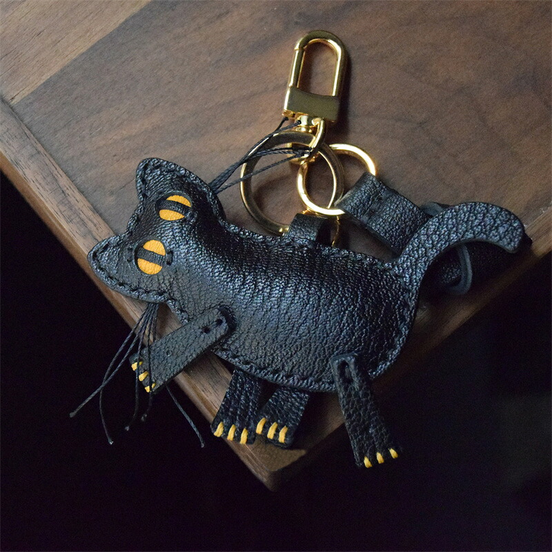 猫 キーホルダー バッグチャーム アクセサリー 革小物 キーリング キーイング 車の鍵 チャーム ストラップ ギフト プレゼント 記念日 お祝い プチギフト 男女兼用 ハンドメイド 天然レザー 手作り