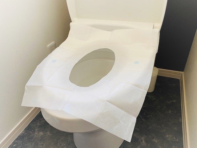 売買 ずれない 便座シート 70枚入り のり付 まとめ買い トイレに流せる 抗菌加工 外出先 使い捨て 流せる トイレ 清潔 安心 感染対策 抗菌 旅行  お出かけ にも 携帯用 ミニポーチ付 qdtek.vn