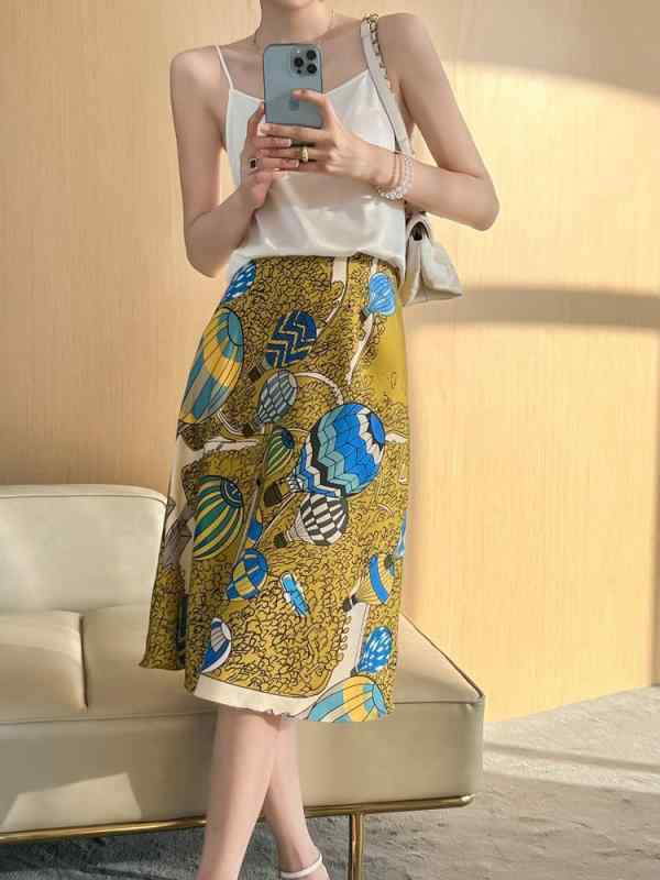 スカート レディース シルク ミディ丈 高級感 ゆったり ファンタジー 花柄 プリント コーディネートしやすい ボディライン強調 女性らしい シルエット 軽やか 滑らかな肌触り 19,627円