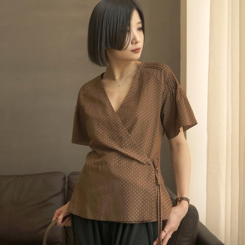 シャツ レディース 夏 短袖 Vネック 肩タックストライプ ウエスト紐付き スリムフィット 軽量 通気性 吸湿速乾 高級感 普段使い