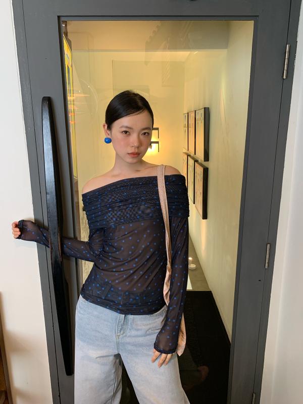 レディース オフショルダー ポルカドット シフォン ブラウス フレンチスタイル ガーリー トップス 軽量 春 フェミニン シルエット 女性用 上衣 シャツ 通勤 普段使い
