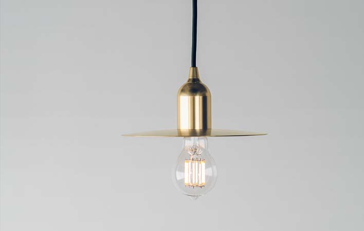 照明装置手道具 坦々たる日よけ シャンデリヤ muni(ムニ)   Flat Shade Matte Brass E26 | MP10CS 金管楽器無光沢