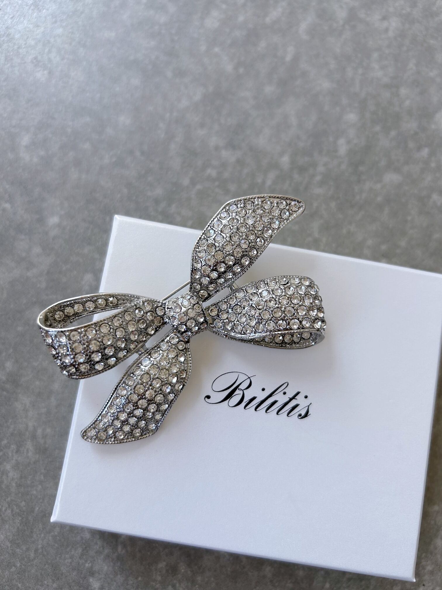 ビリティス　bilitis　リボン　ブローチ　Ｌ リボンブローチ（L) （ブローチ・コサージュ）｜Bilitis dix-sept ans