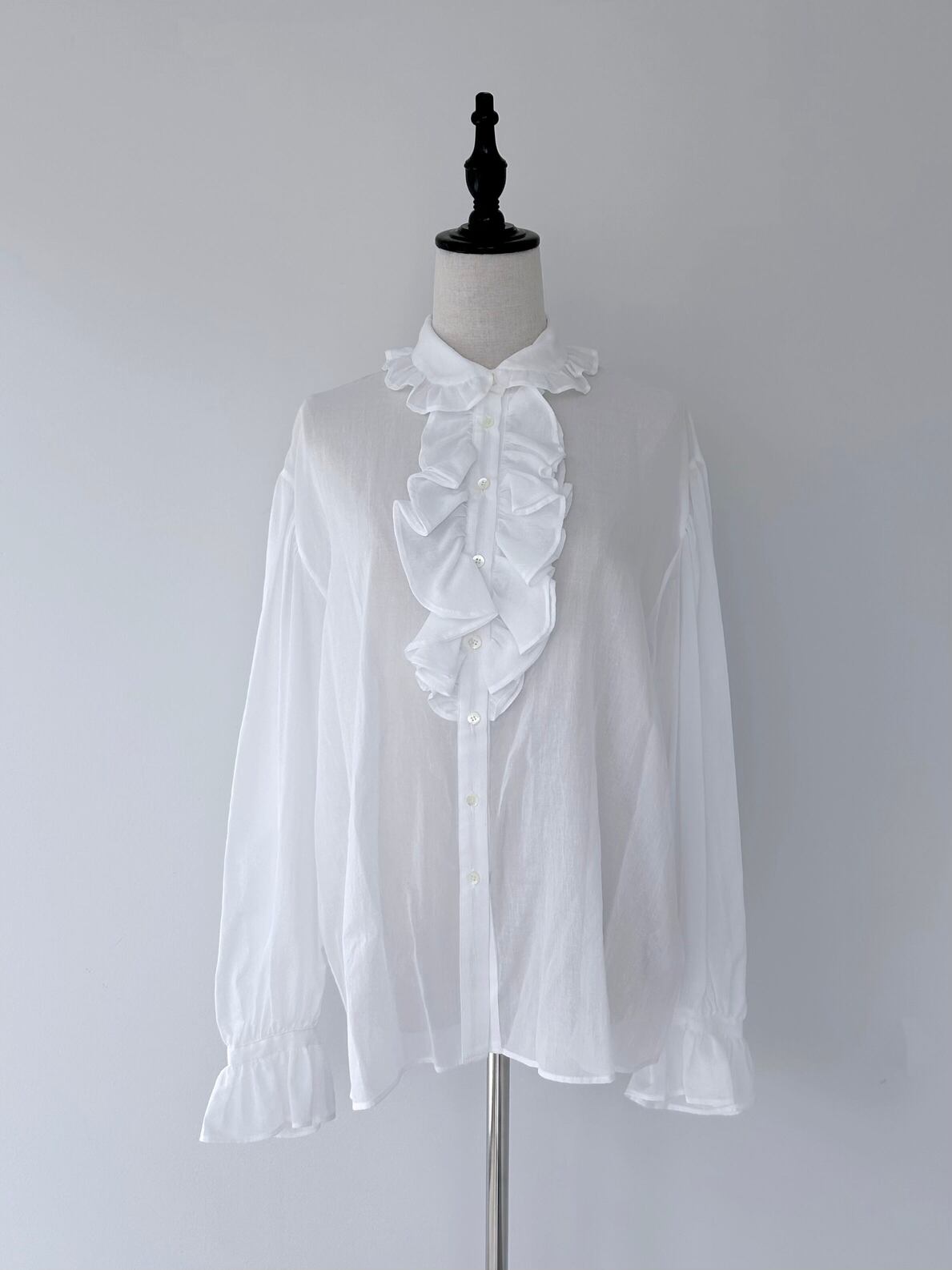 【Bilitis dix-sept ans】 Ruffle Frill Blouse ビリティス・ディセッタン ラッフル フリル ブラウス シャツ フォーマル　オフィスカジュアル コットン White Black 2911-940 KOKO