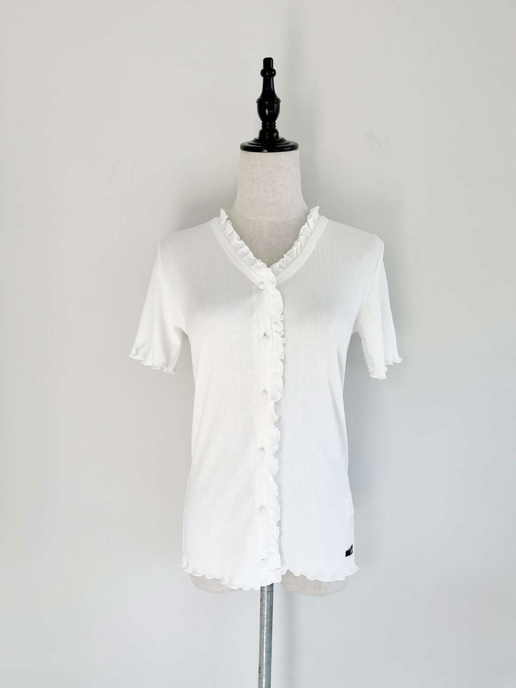 【Bilitis dix-sept ans】 Frill Cardigan ビリティス・ディセッタン フリル カーディガン 半袖 羽織り リブ コットン White Black 2916-436 KOKO 12,320円
