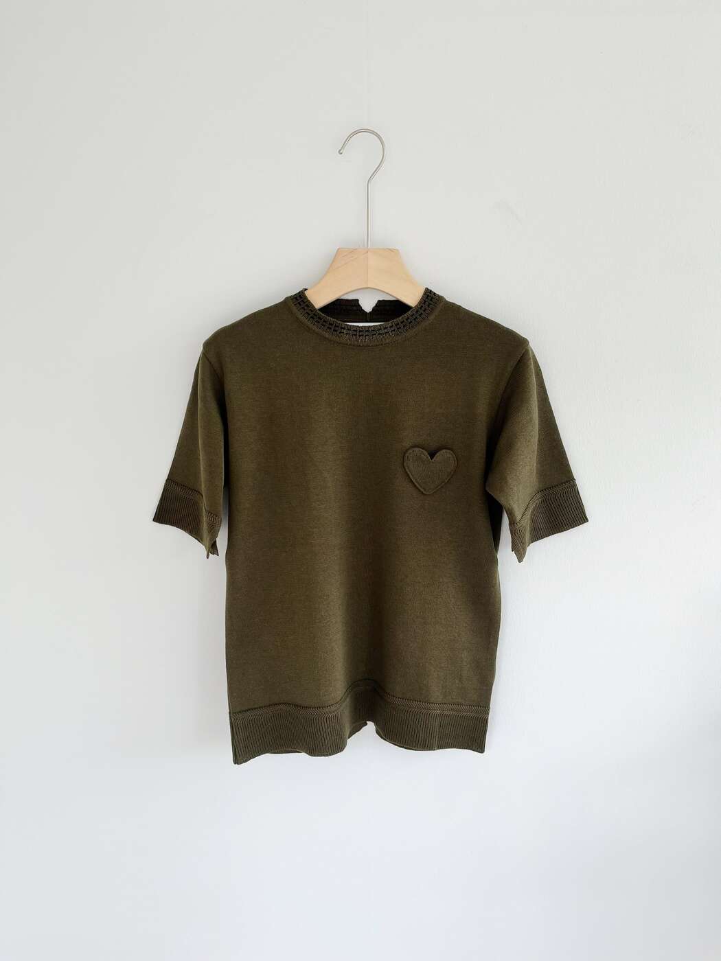 MUVEIL(ミュベール)すずらんアートTシャツ　コットン100% MUVEIL(ミュベール) 2021 CRUISE Collection！！ すずらんアート