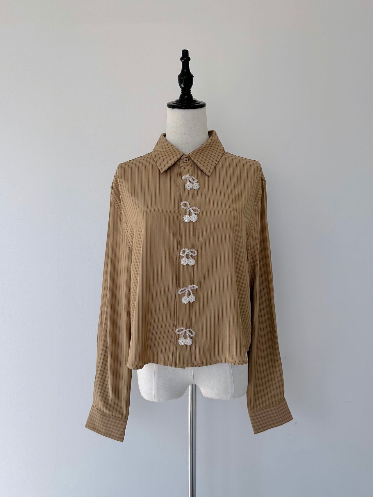 Sister Jane シスタージェーン ブラウス VICTORIA PEARL BLOUSE BLD154 レディース 長袖 シャツ パール 装飾 フリルカラー IvoryWhite Sister Jane シスタージェーン ブラウス VICTORIA PEARL BLOUSE