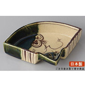 小鉢 お皿 日本製 織部唐草4.0寸扇面鉢 1個 業務用 和食器 食器 土物 陶器 和風 上品 高級感 演出 電子レンジ可能 食器洗浄機可能 レンジ対応 食洗機可能 皿 鉢 一品料理 盛り皿 和食 盛り付け皿 来客用 飲食店 割烹 日本料理 料理店 コース料理 居酒屋 旅館 ホテル