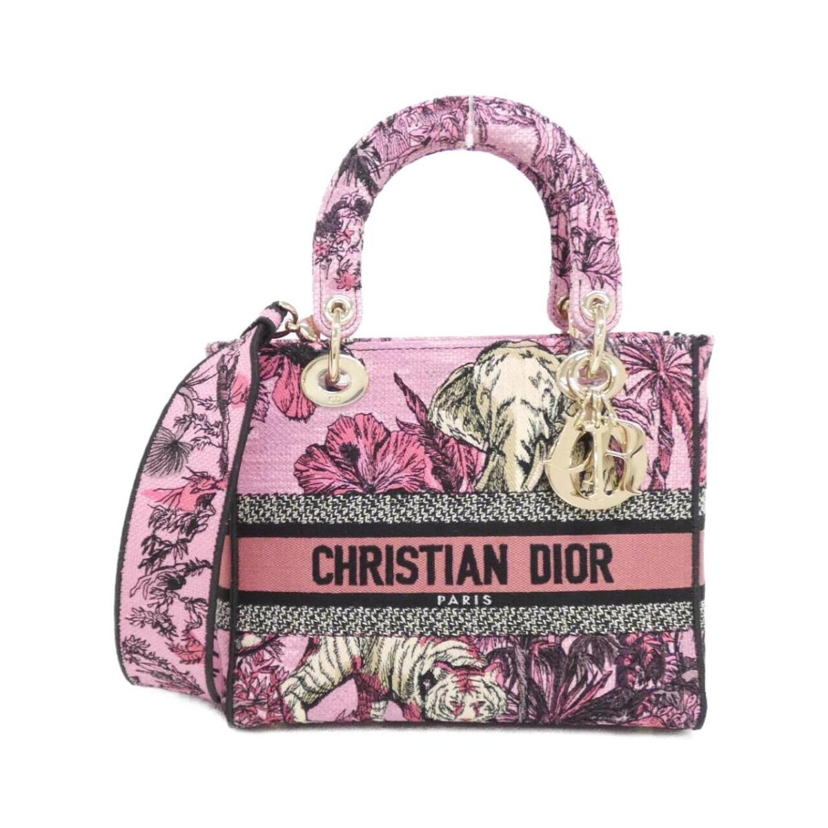【幅広いスタイルに合う♪】 DIOR バッグ ディオールから新作バッグ「セ ディオール」が登場、“CD”の留め