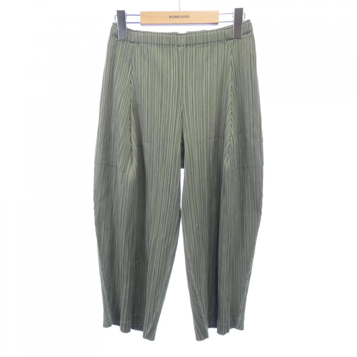 美品　me ISSEY MIYAKE　ワイドパンツ　ガウチョパンツ　ハーフパンツ ISSEY MIYAKE - me SHRINK STRIPE BLACKワイドパンツの通販 by