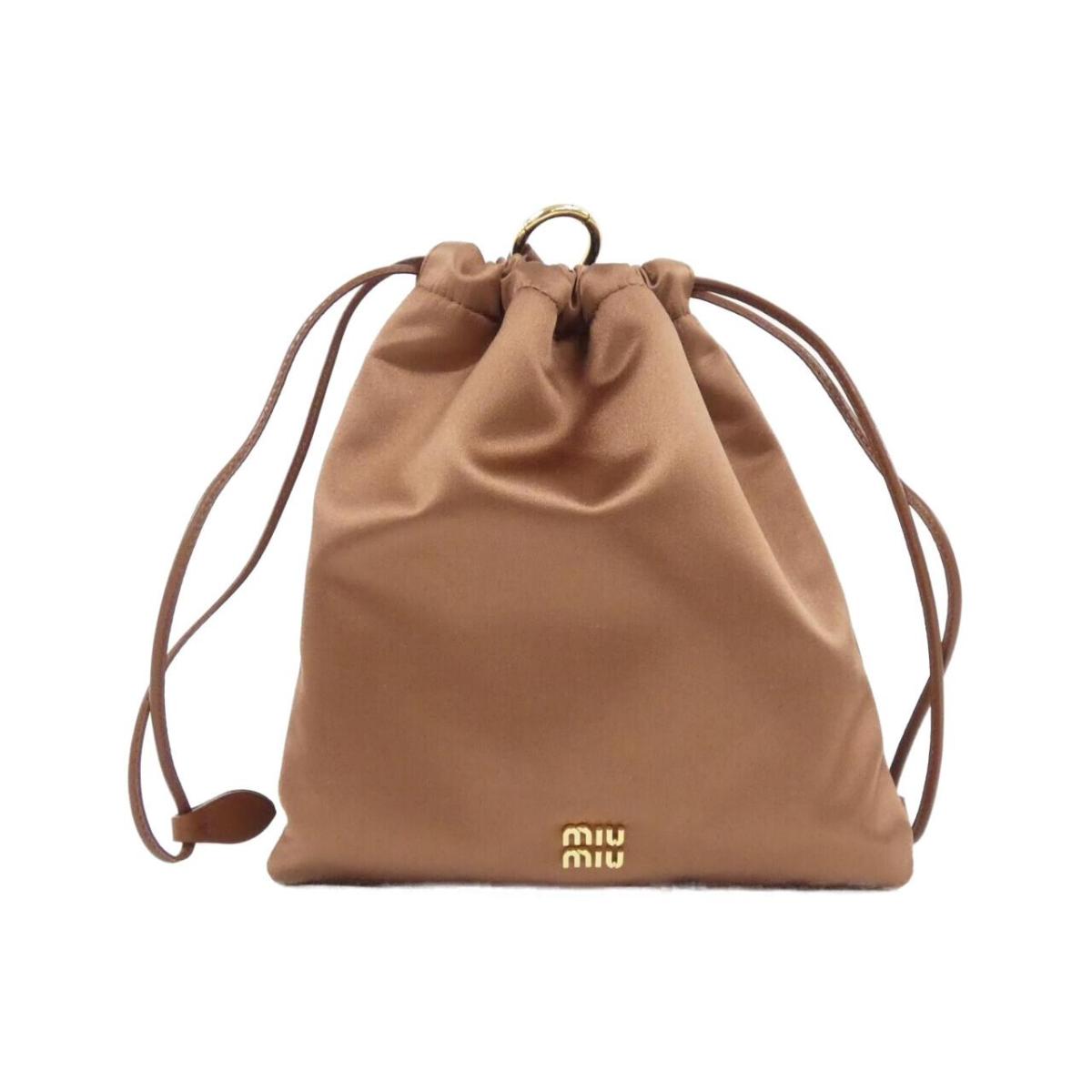 miu miu ダッチェス ポーチ　スエード　新品タグ付き miu miu ダッチェス ポーチ スエード 新品タグ付き - メルカリ